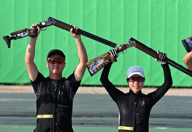 (260924) -- TOYOTA, Sept. 24, 2026 (Xinhua) -- Lyu Jianlin (L) and Jiang Yiting of team China celebrate after the Skeet mixed team final of Shooting at the 20th Asian Games Aichi-Nagoya 2026 in Toyota of Aichi Prefecture, Japan, Sept. 24, 2026. (Xinhua/Liu Lei)