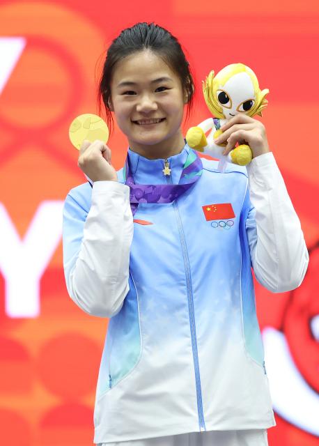 (260924) -- NAGOYA, Sept. 24, 2026 (Xinhua) -- Gold medalist Zhang Xiaoyu of China poses during the victory ceremony for the women's 60kg of Wushu at the 20th Asian Games Aichi-Nagoya 2026 in Nagoya, Japan, Sept. 24, 2026. (Xinhua/Long Lei)