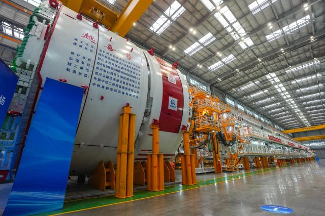 (260924) -- CHENGDU, Sept. 24, 2026 (Xinhua) -- This photo taken on Sept. 24, 2026 shows China's homegrown tunnel boring machine (TBM) with ultra-large-diameter in Chengdu, southwest China's Sichuan Province. The tunnel boring machine (TBM) rolls off the production line in Xinjin District of Chengdu on Thursday. 
  Measuring 220 meters in length with a cutterhead diameter of 13.01 meters, it weighs about 3,500 tonnes. The TBM will be put into use in the tunnel construction of Jinkouhe-Xichang expressway in Sichuan Province. (Xinhua/Wang Xi)