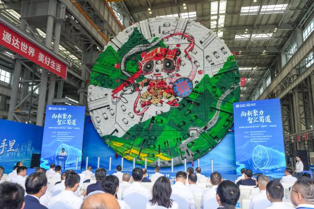 (260924) -- CHENGDU, Sept. 24, 2026 (Xinhua) -- This photo taken on Sept. 24, 2026 shows an offline ceremony for China's homegrown tunnel boring machine (TBM) with ultra-large-diameter in Chengdu, southwest China's Sichuan Province. The tunnel boring machine (TBM) rolls off the production line in Xinjin District of Chengdu on Thursday. 
  Measuring 220 meters in length with a cutterhead diameter of 13.01 meters, it weighs about 3,500 tonnes. The TBM will be put into use in the tunnel construction of Jinkouhe-Xichang expressway in Sichuan Province. (Xinhua/Wang Xi)