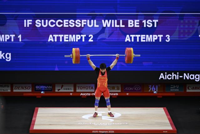 (260924) -- NAGOYA, Sept. 24, 2026 (Xinhua) -- Yang Yang of China competes during the men's 60kg final of weightlifting at the 20th Asian Games Aichi-Nagoya 2026 in Nagoya, Japan, Sept. 24, 2026. (Xinhua/Yu Yang)