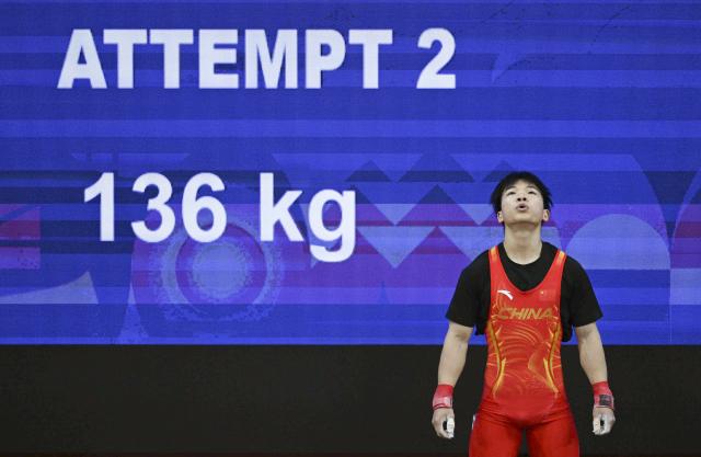 (260924) -- NAGOYA, Sept. 24, 2026 (Xinhua) -- Yang Yang of China prepares during the men's 60kg final of weightlifting at the 20th Asian Games Aichi-Nagoya 2026 in Nagoya, Japan, Sept. 24, 2026. (Xinhua/Yu Yang)