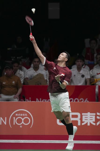 (260924) -- ICHINOMIYA, Sept. 24, 2026 (Xinhua) -- Jonatan Christie of Indonesia returns a shot to Shi Yuqi of China during the men's team final of badminton between China and Indonesia at the 20th Asian Games Aichi-Nagoya 2026 in Ichinomiya of Aichi Prefecture, Japan, Sept. 24, 2026. (Xinhua/Hou Zhaokang)