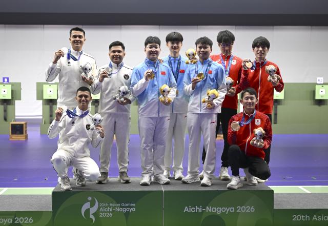 (260924) -- TOYOTA, Sept. 24, 2026 (Xinhua) -- Gold medalist team China (C), silver medalists team Indonesia (L) and bronze medalist team Japan pose during the awarding ceremony for the 10m Air Pistol men team of Shooting at the 20th Asian Games Aichi-Nagoya 2026 in Toyota of Aichi Prefecture, Japan, Sept. 24, 2026. (Xinhua/Liu Lei)