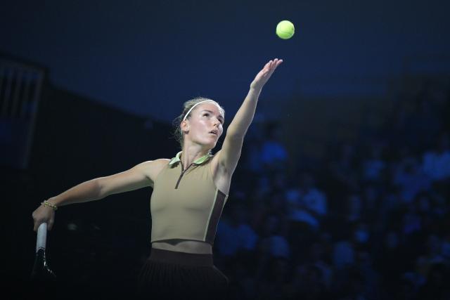 (260924) -- SINGAPORE, Sept. 24, 2026 (Xinhua) -- Tatiana Prozorova of Russia serves to Alexandra Eala of the Philippines during the women's singles round of 16 match at the WTA 500 Singapore Open in Singapore, Sept. 24, 2026. (Xinhua/Then Chih Wey)