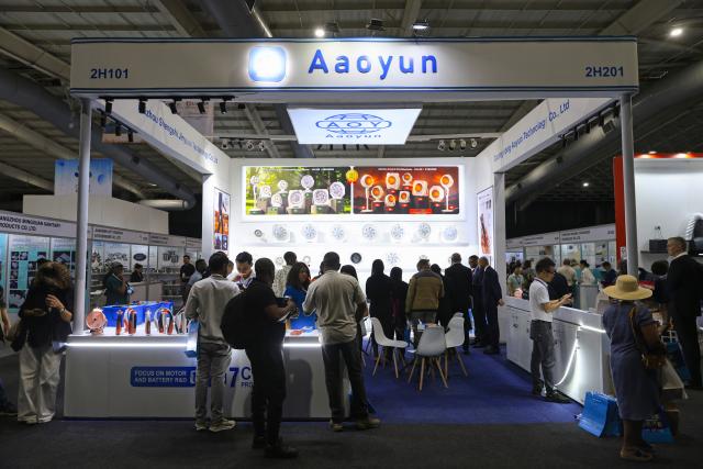 (260924) -- JOHANNESBURG, Sept. 24, 2026 (Xinhua) -- People visit the China Homelife South Africa at the Gallagher Convention Center in Johannesburg, South Africa, Sept. 23, 2026. TO GO WITH "Roundup: S. Africa trade fair connects Chinese manufacturers with African buyers" (Xinhua/Chen Wei)