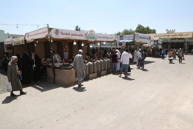 (260924) -- SANAA, Sept. 24, 2026 (Xinhua) -- Visitors shop for local grains from a fair in Sanaa, Yemen, Sept. 24, 2026. A fair named The Fertile Land promoting local grain products was launched in Sanaa recently to foster a culture of reliance on national goods and boost domestic agricultural marketing. (Photo by Mohammed Mohammed/Xinhua)