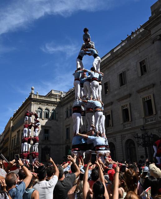 (260925) -- BARCELONA, Sept. 25, 2026 (Xinhua) -- People observe the human-tower tradition, known as castells, during the La Merce festival in Barcelona, Spain, Sept. 24, 2026. La Merce, Barcelona's largest annual city festival, opened here on Wednesday, and will last until Sunday. (Xinhua/Cheng Min)