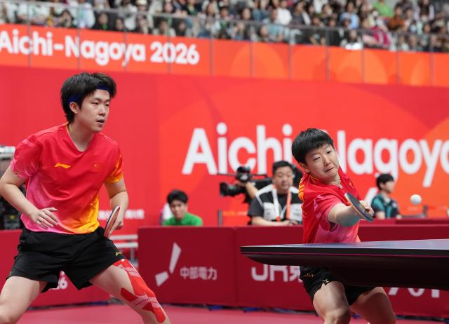 (260925) -- TOYOTA, Sept. 25, 2026 (Xinhua) -- Wang Chuqin/Sun Yingsha (R) compete during the mixed doubles quarterfinals of table tennis between Wang Chuqin/Sun Yingsha of China and Matsushima Sora/Harimoto Miwa of Japan at the 20th Asian Games Aichi-Nagoya 2026 in Toyota of Aichi Prefecture, Japan, Sept. 25, 2026. (Xinhua/Cheong Kam Ka)