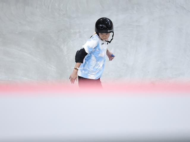 (260925) -- NAGOYA, Sept. 25, 2026 (Xinhua) -- Cao Shiqi of China competes during the women's park final of skateboarding at the 20th Asian Games Aichi-Nagoya 2026 in Tokoname of Aichi Prefecture, Japan, Sept. 25, 2026. (Xinhua/Long Lei)