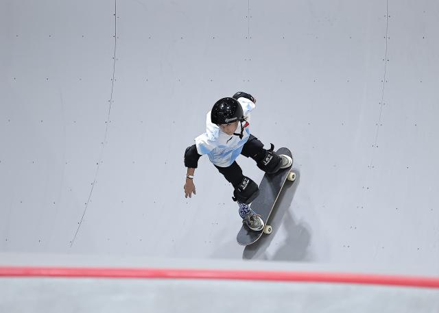 (260925) -- NAGOYA, Sept. 25, 2026 (Xinhua) -- Cao Shiqi of China competes during the women's park final of skateboarding at the 20th Asian Games Aichi-Nagoya 2026 in Tokoname of Aichi Prefecture, Japan, Sept. 25, 2026. (Xinhua/Long Lei)