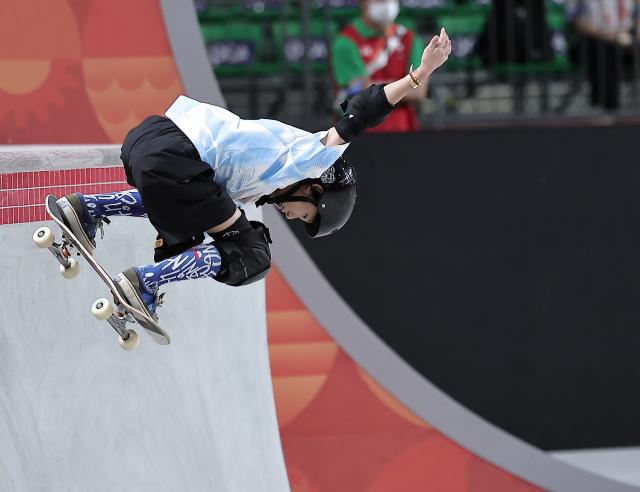 (260925) -- NAGOYA, Sept. 25, 2026 (Xinhua) -- Cao Shiqi of China competes during the women's park final of skateboarding at the 20th Asian Games Aichi-Nagoya 2026 in Tokoname of Aichi Prefecture, Japan, Sept. 25, 2026. (Xinhua/Long Lei)