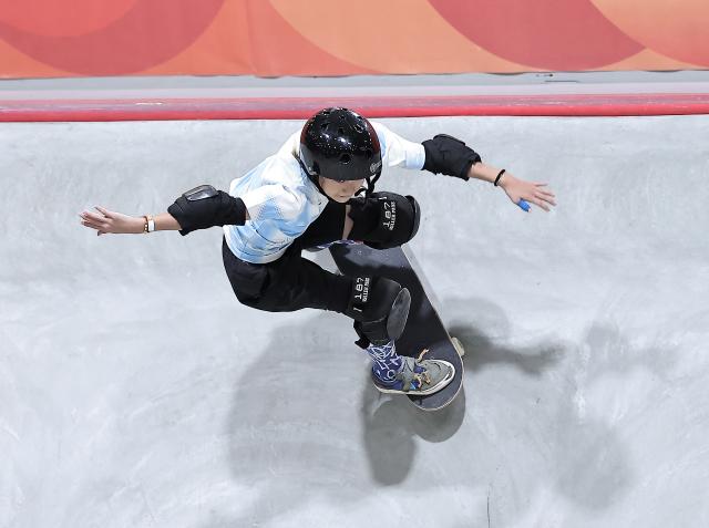 (260925) -- NAGOYA, Sept. 25, 2026 (Xinhua) -- Cao Shiqi of China competes during the women's park final of skateboarding at the 20th Asian Games Aichi-Nagoya 2026 in Tokoname of Aichi Prefecture, Japan, Sept. 25, 2026. (Xinhua/Long Lei)