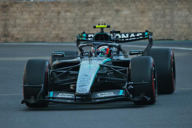 (260925) -- BAKU, Sept. 25, 2026 (Xinhua) -- Mercedes' Andrea Kimi Antonelli of Italy competes during the practice session of the Formula One Azerbaijan Grand Prix at the Baku City Circuit in Baku, capital of Azerbaijan, Sept. 24, 2026. (Xinhua/Chen Junfeng)