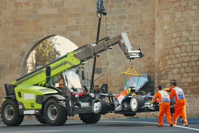 (260925) -- BAKU, Sept. 25, 2026 (Xinhua) -- The car of Racing Bull's Arvid Lindblad of Britain is carried away after crashing during the practice session of the Formula One Azerbaijan Grand Prix at the Baku City Circuit in Baku, capital of Azerbaijan, Sept. 24, 2026. (Xinhua/Chen Junfeng)