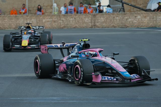 (260925) -- BAKU, Sept. 25, 2026 (Xinhua) -- Alpine's Franco Colapinto (front) of Argentina competes during the practice session of the Formula One Azerbaijan Grand Prix at the Baku City Circuit in Baku, capital of Azerbaijan, Sept. 24, 2026. (Xinhua/Chen Junfeng)