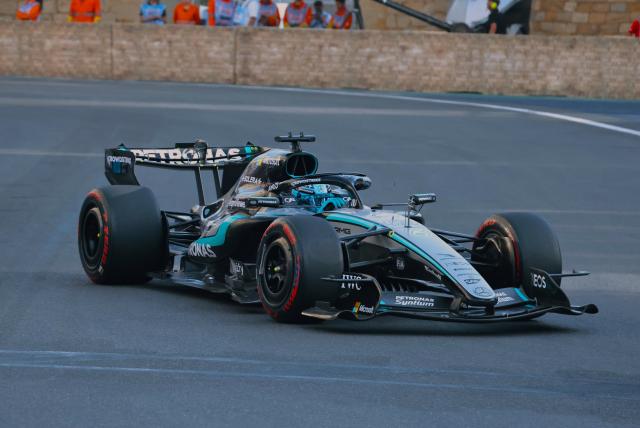 (260925) -- BAKU, Sept. 25, 2026 (Xinhua) -- Mercedes' George Russell of Britain competes during the practice session of the Formula One Azerbaijan Grand Prix at the Baku City Circuit in Baku, capital of Azerbaijan, Sept. 24, 2026. (Xinhua/Chen Junfeng)