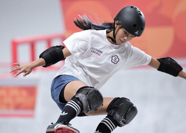 (260925) -- NAGOYA, Sept. 25, 2026 (Xinhua) -- Lin Yi-fan of Chinese Taipei competes during the women's park final of skateboarding at the 20th Asian Games Aichi-Nagoya 2026 in Tokoname of Aichi Prefecture, Japan, Sept. 25, 2026. (Xinhua/Long Lei)