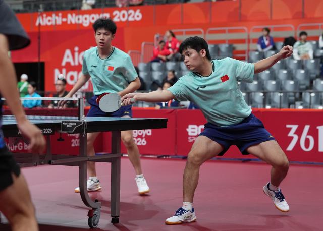 (260925) -- TOYOTA, Sept. 25, 2026 (Xinhua) -- Huang Youzheng/Lin Shidong (R) of China compete during the men's doubles round 2 match of table tennis against Enkhtuguldurbayasgalan Bodisuren/Enkhtamirbayasgalan Bodisuren of Mongolia at the 20th Asian Games Aichi-Nagoya 2026 in Toyota of Aichi Prefecture, Japan, Sept. 25, 2026. (Xinhua/Cheong Kam Ka)