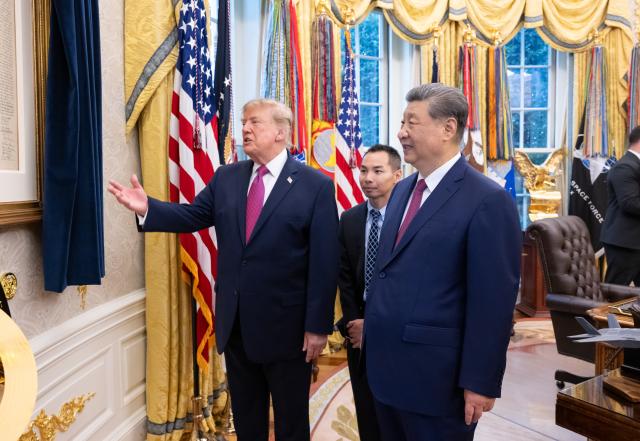 (260924) -- WASHINGTON, Sept. 24, 2026 (Xinhua) -- Chinese President Xi Jinping holds small-group exchanges with U.S. President Donald Trump in the Oval Office after a welcome ceremony at the White House in Washington, D.C., the United States, Sept. 24, 2026. Trump held a welcome ceremony for Xi, who is on a state visit to the United States, at the White House on Thursday. (Xinhua/Xie Huanchi)