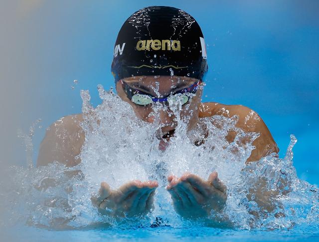 (260925) -- TOKYO, Sept. 25, 2026 (Xinhua) -- Suzuki Satomi of team Japan competes during the women's 4X100m medley relay heat of Swimming at the 20th Asian Games Aichi-Nagoya 2026 in Tokyo, Japan, Sept. 25, 2026. (Xinhua/Wu Zhizun)