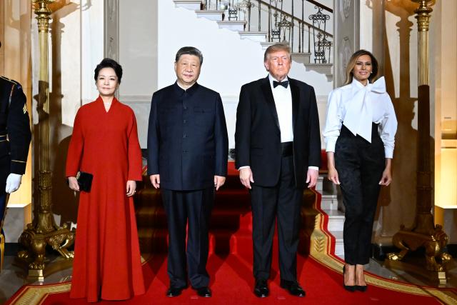 (260924) -- WASHINGTON, Sept. 24, 2026 (Xinhua) -- Chinese President Xi Jinping and his wife Peng Liyuan, together with U.S. President Donald Trump and his wife Melania Trump, pose for a group photo as they attend a welcome banquet at the White House in Washington, D.C., the United States, Sept. 24, 2026. (Xinhua/Shen Hong)