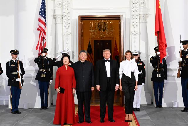 (260924) -- WASHINGTON, Sept. 24, 2026 (Xinhua) -- Chinese President Xi Jinping and his wife Peng Liyuan, together with U.S. President Donald Trump and his wife Melania Trump, pose for a group photo as they attend a welcome banquet at the White House in Washington, D.C., the United States, Sept. 24, 2026. (Xinhua/Shen Hong)