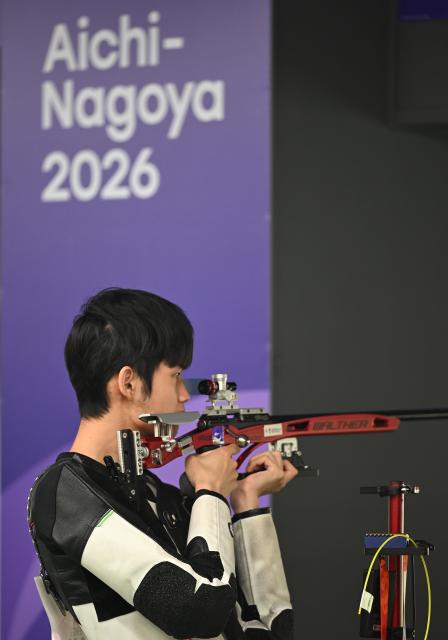 (260925) -- TOYOTA, Sept. 25, 2026 (Xinhua) -- Sheng Lihao of team China competes during the 50m rifle 3 positions men team final of shooting at the 20th Asian Games Aichi-Nagoya 2026 in Toyota of Aichi Prefecture, Japan, Sept. 25, 2026. (Xinhua/Liu Lei)