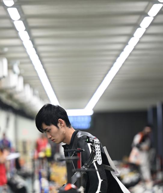 (260925) -- TOYOTA, Sept. 25, 2026 (Xinhua) -- Sheng Lihao of team China reacts during the 50m rifle 3 positions men team final of shooting at the 20th Asian Games Aichi-Nagoya 2026 in Toyota of Aichi Prefecture, Japan, Sept. 25, 2026. (Xinhua/Liu Lei)