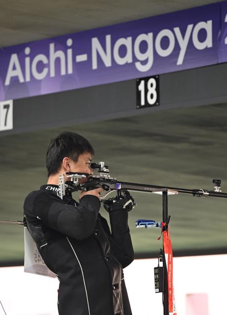 (260925) -- TOYOTA, Sept. 25, 2026 (Xinhua) -- Zhang Changhong of team China competes during the 50m rifle 3 positions men team final of shooting at the 20th Asian Games Aichi-Nagoya 2026 in Toyota of Aichi Prefecture, Japan, Sept. 25, 2026. (Xinhua/Liu Lei)