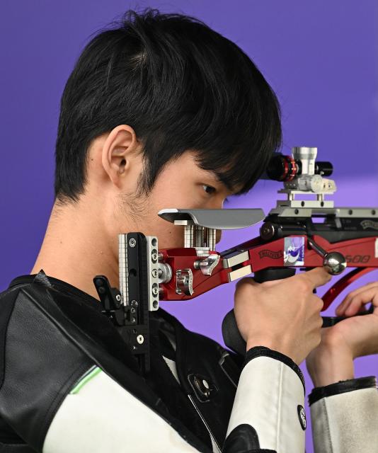 (260925) -- TOYOTA, Sept. 25, 2026 (Xinhua) -- Sheng Lihao of team China reacts during the 50m rifle 3 positions men team final of shooting at the 20th Asian Games Aichi-Nagoya 2026 in Toyota of Aichi Prefecture, Japan, Sept. 25, 2026. (Xinhua/Liu Lei)
