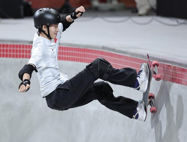 (260925) -- NAGOYA, Sept. 25, 2026 (Xinhua) -- Chen Ye of China competes during the men's park final of skateboarding at the 20th Asian Games Aichi-Nagoya 2026 in Tokoname of Aichi Prefecture, Japan, Sept. 25, 2026. (Xinhua/Long Lei)