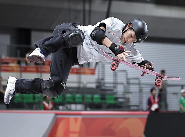 (260925) -- NAGOYA, Sept. 25, 2026 (Xinhua) -- Chen Ye of China competes during the men's park final of skateboarding at the 20th Asian Games Aichi-Nagoya 2026 in Tokoname of Aichi Prefecture, Japan, Sept. 25, 2026. (Xinhua/Long Lei)