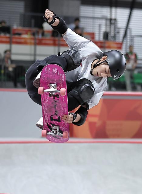 (260925) -- NAGOYA, Sept. 25, 2026 (Xinhua) -- Chen Ye of China competes during the men's park final of skateboarding at the 20th Asian Games Aichi-Nagoya 2026 in Tokoname of Aichi Prefecture, Japan, Sept. 25, 2026. (Xinhua/Long Lei)