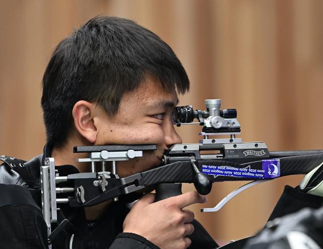 (260925) -- TOYOTA, Sept. 25, 2026 (Xinhua) -- Zhang Changhong of China competes during the 50m rifle 3 positions men individual final of shooting at the 20th Asian Games Aichi-Nagoya 2026 in Toyota of Aichi Prefecture, Japan, Sept. 25, 2026. (Xinhua/Liu Lei)