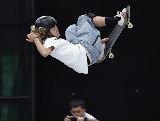 (260925) -- NAGOYA, Sept. 25, 2026 (Xinhua) -- Shiji Gunjo of Japan competes during the men's park final of skateboarding at the 20th Asian Games Aichi-Nagoya 2026 in Tokoname of Aichi Prefecture, Japan, Sept. 25, 2026. (Xinhua/Long Lei)