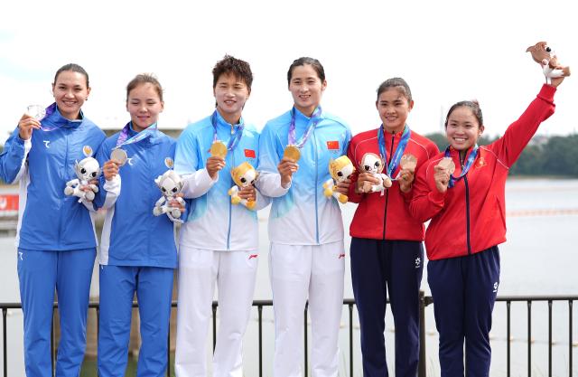 (260925) -- NAGOYA, Sept. 25, 2026 (Xinhua) -- Gold medalists Sun Mengya (3rd R)/Ma Yanan (3rd L) of China, silver medalists Shohsanam Sherzodova (2nd L)/Nilufar Zokirova (1st L) of Uzbekistan and bronze medalists Diep Thi Huong (2nd R)/Nguyen Thi Huong of Vietnam pose during the victory ceremony for the women's canoe double 500m of Canoe Sprint at the 20th Asian Games Aichi-Nagoya 2026 in Miyoshi of Aichi Prefecture, Japan, Sept. 25, 2026. (Xinhua/Zhang Haobo)