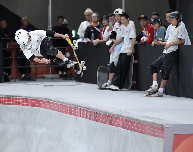 (260925) -- NAGOYA, Sept. 25, 2026 (Xinhua) -- Ku Yong-yan of Chinese Taipei competes during the men's park final of skateboarding at the 20th Asian Games Aichi-Nagoya 2026 in Tokoname of Aichi Prefecture, Japan, Sept. 25, 2026. (Xinhua/Long Lei)