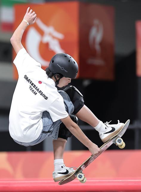 (260925) -- NAGOYA, Sept. 25, 2026 (Xinhua) -- Nagahara Izuru of Japan competes during the men's park final of skateboarding at the 20th Asian Games Aichi-Nagoya 2026 in Tokoname of Aichi Prefecture, Japan, Sept. 25, 2026. (Xinhua/Long Lei)