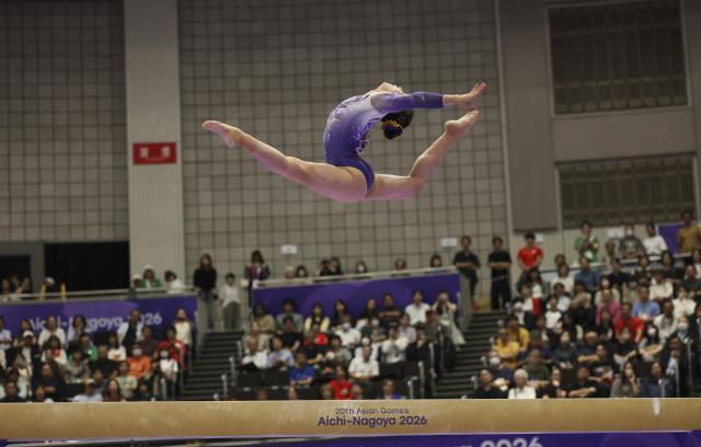 (260925) -- NAGOYA, Sept. 25, 2026 (Xinhua) -- Qiu Qiyuan of China competes during the women's balance beam final of Artistic Gymnastics at the 20th Asian Games Aichi-Nagoya 2026 in Nagoya, Japan, Sept. 25, 2026. (Xinhua/Xu Yanan)