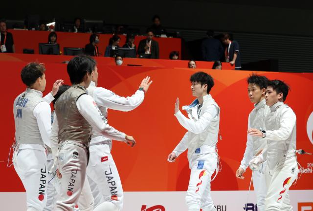 (260925) -- TOKONAME, Sept. 25, 2026 (Xinhua) -- Team China (R) greet team Japan after the men's foil team semifinal of Fencing at the 20th Asian Games Aichi-Nagoya 2026 in Tokoname, Aichi Prefecture, Japan, Sept. 25, 2026. (Xinhua/Yao Qilin)