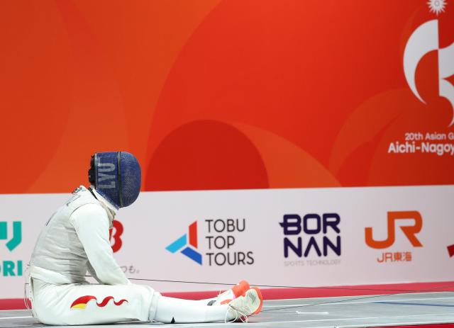 (260925) -- TOKONAME, Sept. 25, 2026 (Xinhua) -- Lyu Weiqiao of China reacts after the competition against Iimura Kazuki of Japan during the men's foil team semifinal of Fencing at the 20th Asian Games Aichi-Nagoya 2026 in Tokoname, Aichi Prefecture, Japan, Sept. 25, 2026. (Xinhua/Yao Qilin)