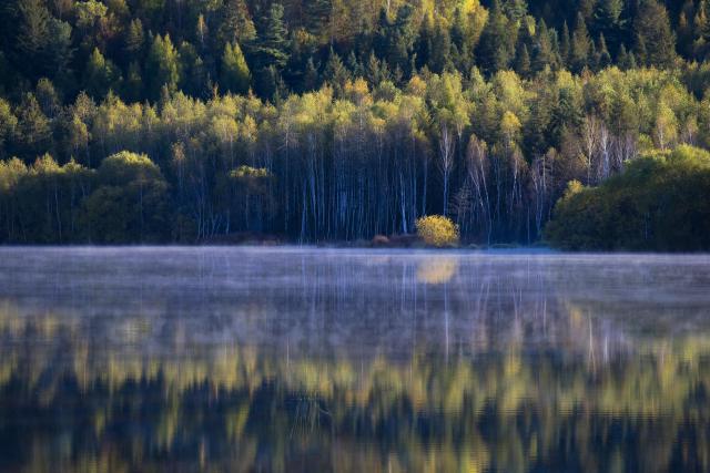 (260925) -- YICHUN, Sept. 25, 2026 (Xinhua) -- This photo taken on Sept. 24, 2026 shows the autumn scenery of Wuying Town of Fenglin County in Yichun, northeast China's Heilongjiang Province. (Photo by Li Shaojun/Xinhua)