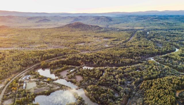 (260925) -- YICHUN, Sept. 25, 2026 (Xinhua) -- An aerial drone photo taken on Sept. 24, 2026 shows the autumn scenery of Tangwang County in Yichun, northeast China's Heilongjiang Province. (Photo by Li Shaojun/Xinhua)