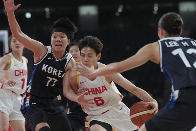 (260925) -- NAGOYA, Sept. 25, 2026 (Xinhua) -- Yang Shuyu (2nd R) of China competes with Jin An (2nd L) of South Korea during the women's semifinal match between China and South Korea at 20th Asian Games Aichi-Nagoya 2026 in Nagoya, Japan, Sept. 25, 2026. (Xinhua/Zhou Mi)