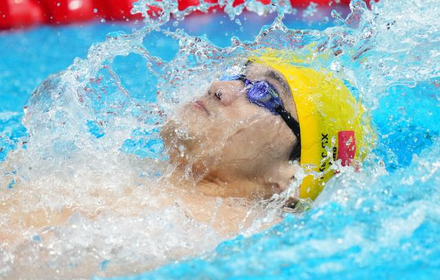 (260925) -- TOKYO, Sept. 25, 2026 (Xinhua) -- Xu Jiayu of China competes during the men's 200m backstroke final at the 20th Asian Games Aichi-Nagoya 2026 in Tokyo, Japan, Sept. 25, 2026. (Xinhua/Chen Zeguo)