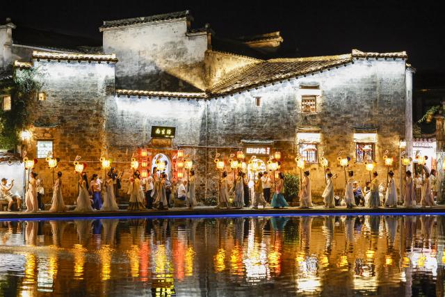 (260925) -- HEFEI, Sept. 25, 2026 (Xinhua) -- This photo taken on Sept. 24, 2026 shows performers parading with rabbit-shaped lanterns in Hongcun Village, Yixian County of Huangshan City, east China's Anhui Province. A lantern parade was held here in celebration of the Mid-Autumn Festival. 
   In recent years, Huangshan has been boosting its nighttime economy to unlock the local consumption potential. (Photo by Shi Yalei/Xinhua)