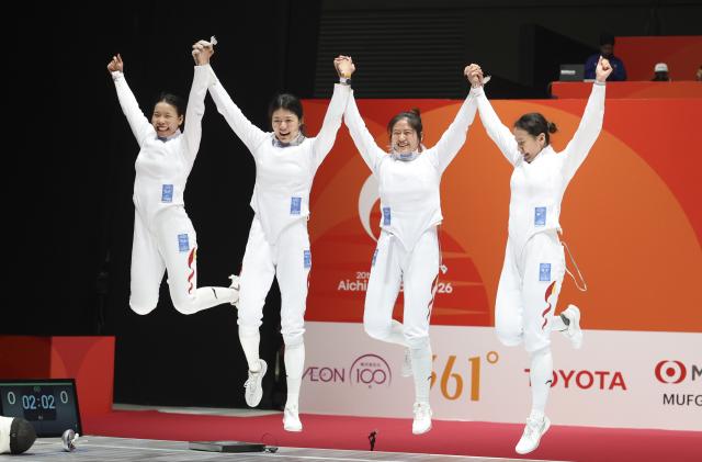 (260925) -- TOKONAME, Sept. 25, 2026 (Xinhua) -- Tang Junyao, Yu Sihan, Yang Jingwen and Liu Chang of team China celebrate after winning the women's epee team gold medal match of fencing at the 20th Asian Games Aichi-Nagoya 2026 in Tokoname, Aichi Prefecture, Japan, Sept. 25, 2026. (Xinhua/Yao Qilin)