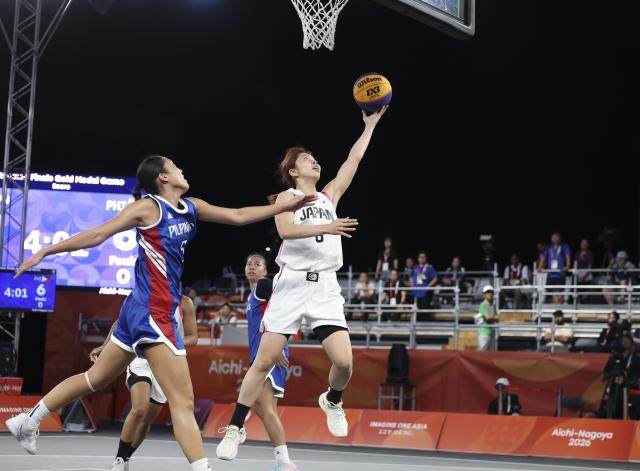 (260925) -- NAGOYA, Sept. 25, 2026 (Xinhua) -- Hirashita Yuki (R) of Japan goes for a basket during the women's final match of 3x3 basketball between Japan and the Philippines at 20th Asian Games Aichi-Nagoya 2026 in Nagoya, Japan, Sept. 25, 2026. (Xinhua/Deng Hua)