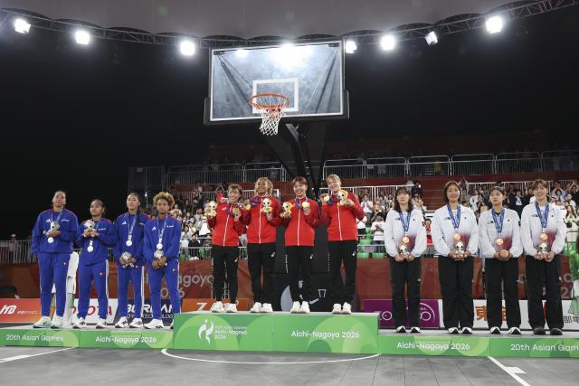 (260925) -- NAGOYA, Sept. 25, 2026 (Xinhua) -- Gold medalists team Japan (C), silver medalists team the Philippines (L) and bronze medalists team South Korea pose during the awarding ceremony for the women's 3x3 basketball at 20th Asian Games Aichi-Nagoya 2026 in Nagoya, Japan, Sept. 25, 2026. (Xinhua/Deng Hua)